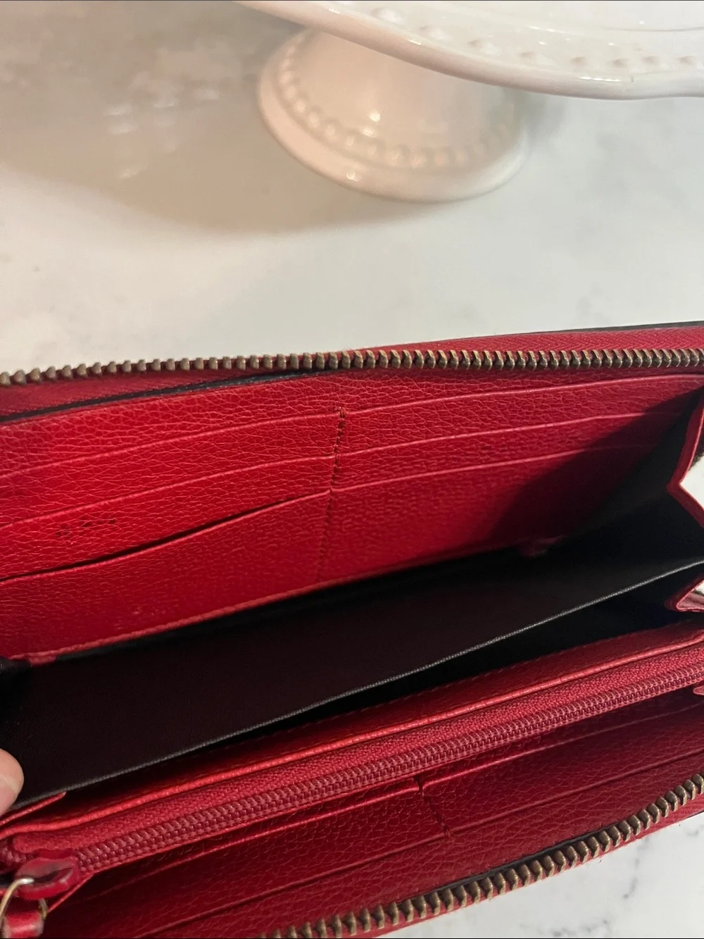 Gucci Red Leather Zip Wallet with Green & Gold Logo - Picture 8 of 10